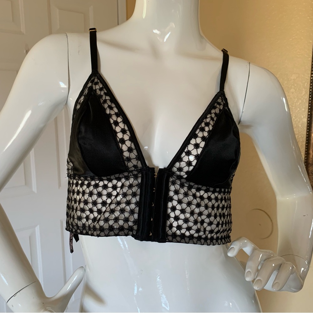 Victoria’s Secret Black Y2K Lace Bralette Top